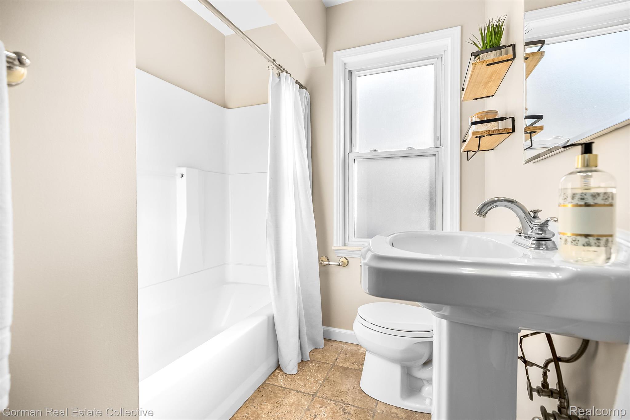 1323 Oakley Road Clawson, MI 48017 - Photo 13 of 28 Gallery Image 13