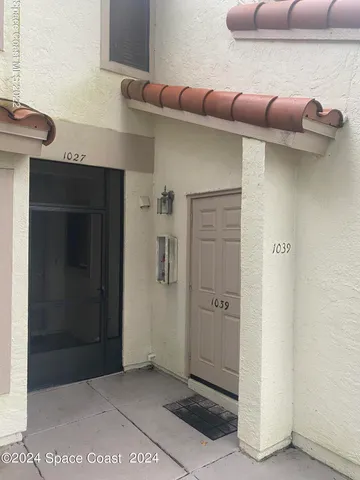 a view of a livingroom with furniture