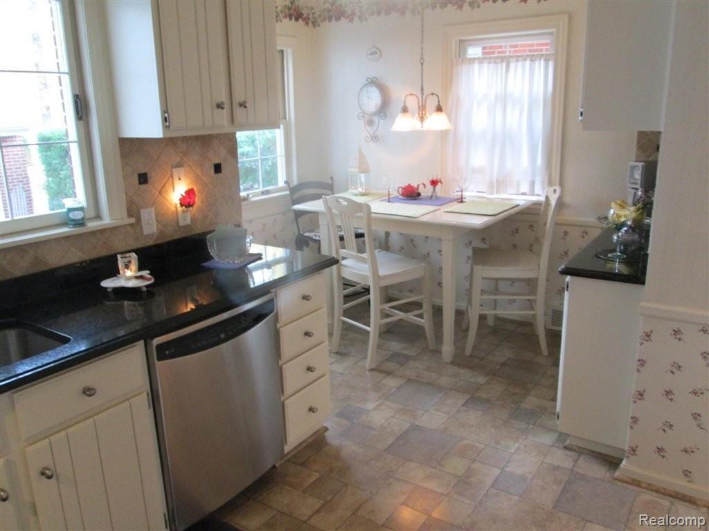 1862 Prestwick Road Grosse Pointe, MI 48236 - Photo 6 of 15 IMG_0014.JPG