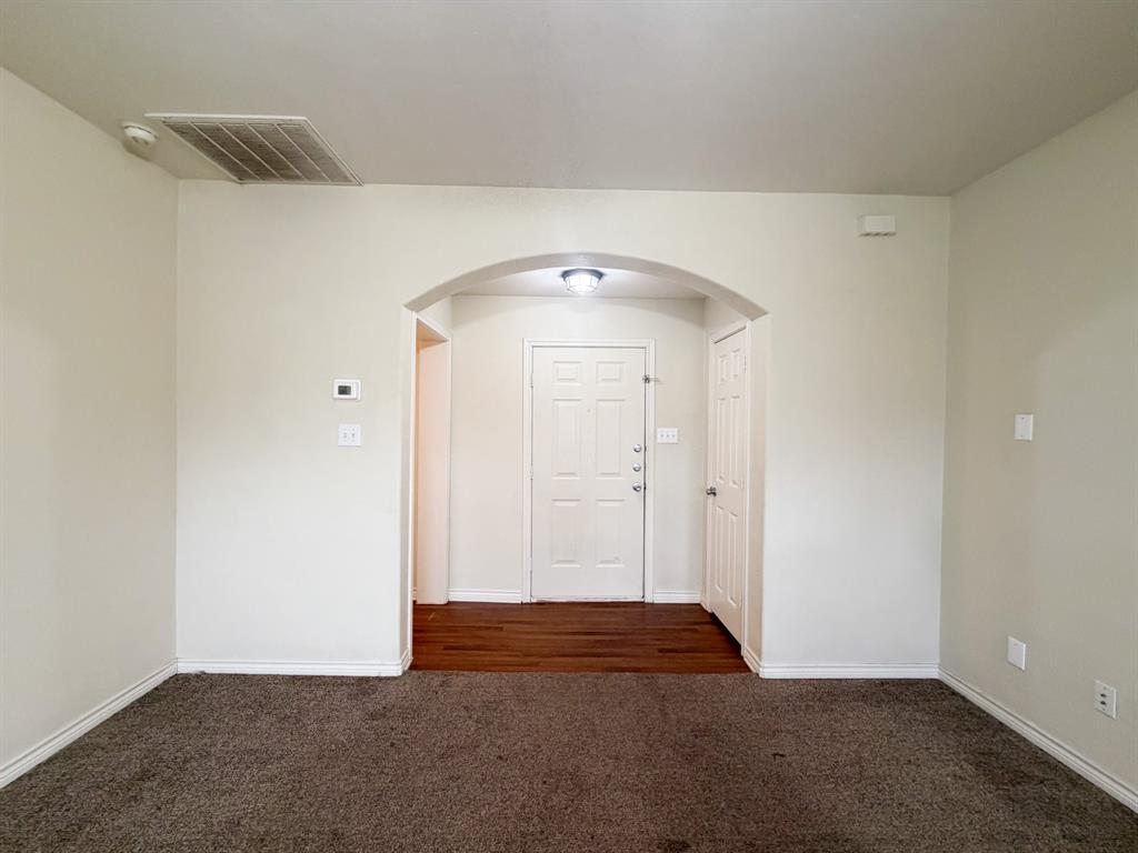 1402 Marble Road Ennis, TX 75119 - Photo 3 of 17