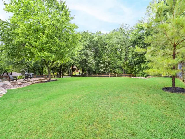 a view of yard with grass and trees