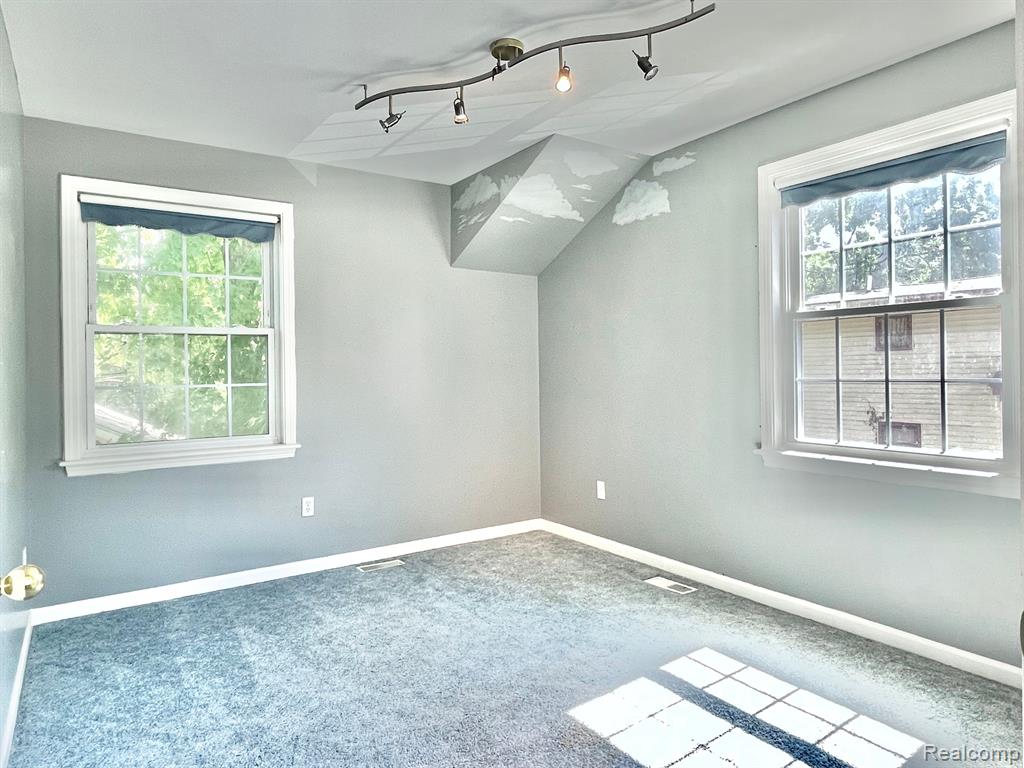 2807 Gravel Ridge Drive Rochester Hills, MI 48307 - Photo 20 of 45