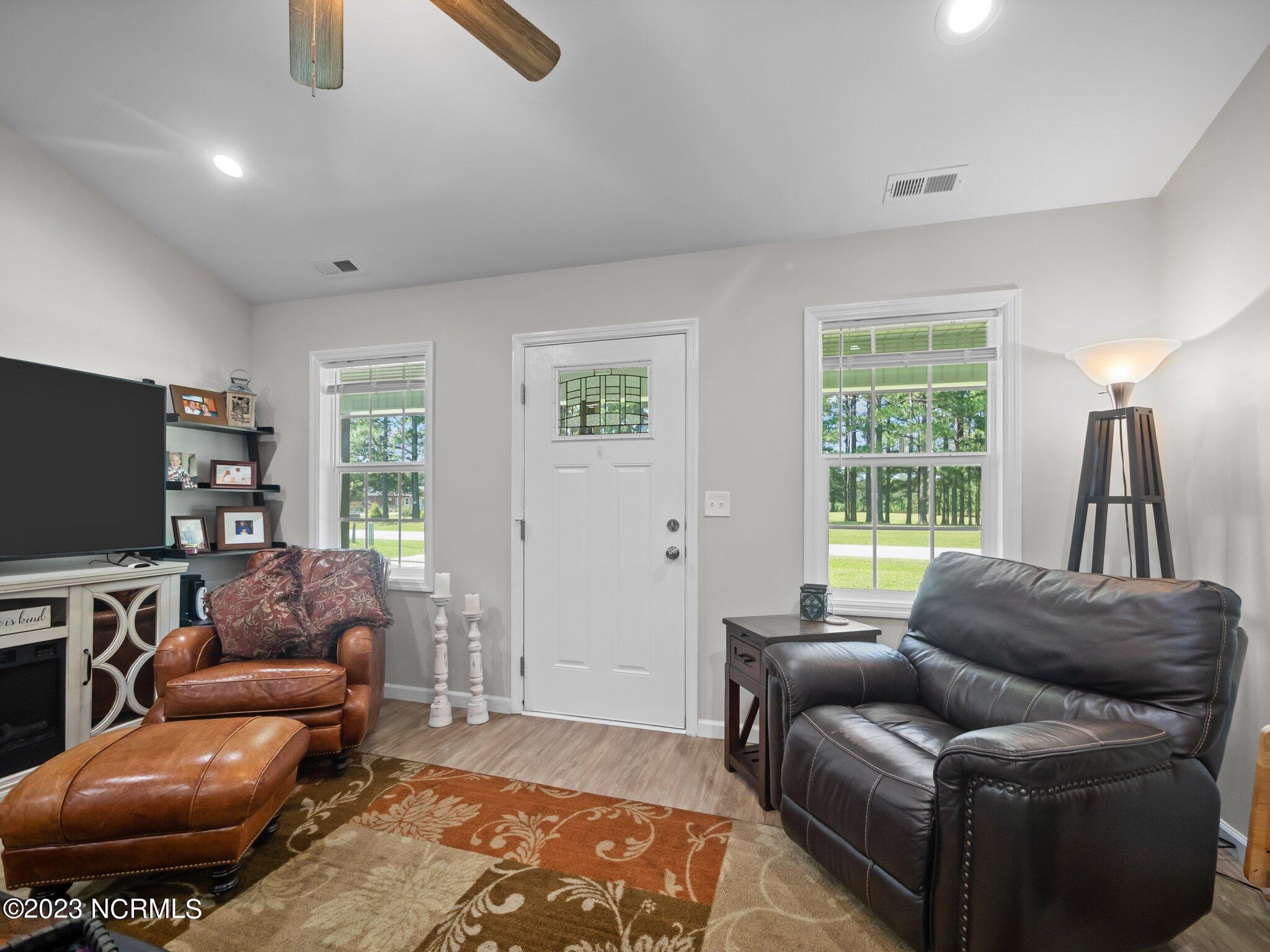148 Foy Lockamy Road Jacksonville, NC 28540 - Photo 19 of 38 19-web-or-mls-M1B13225