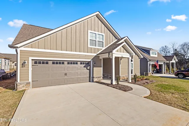 $550,000 | 511 Chestnut Place, Loudon, TN 37774