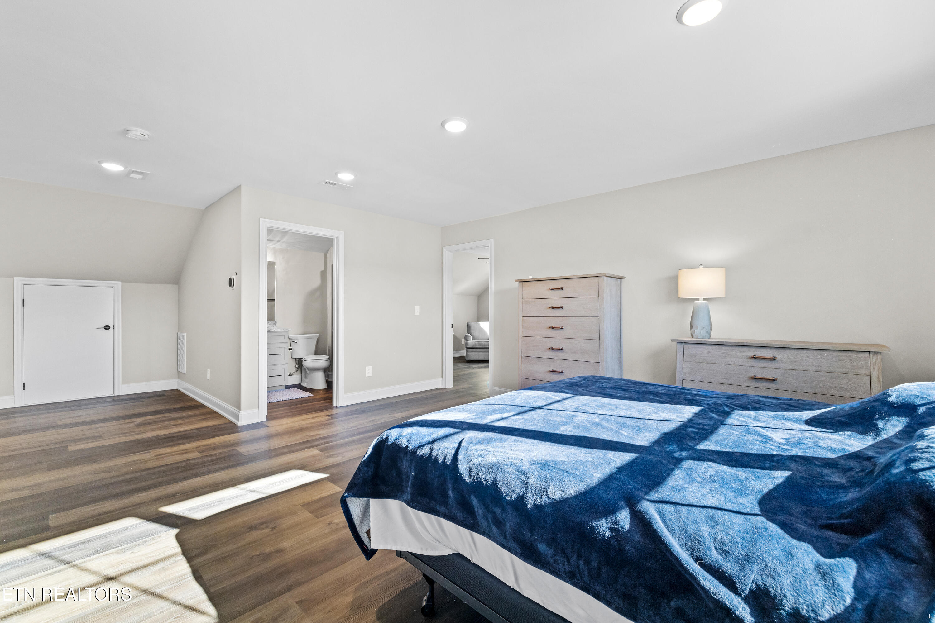 511 Chestnut Place Loudon, TN 37774 - Photo 19 of 23 Upstairs