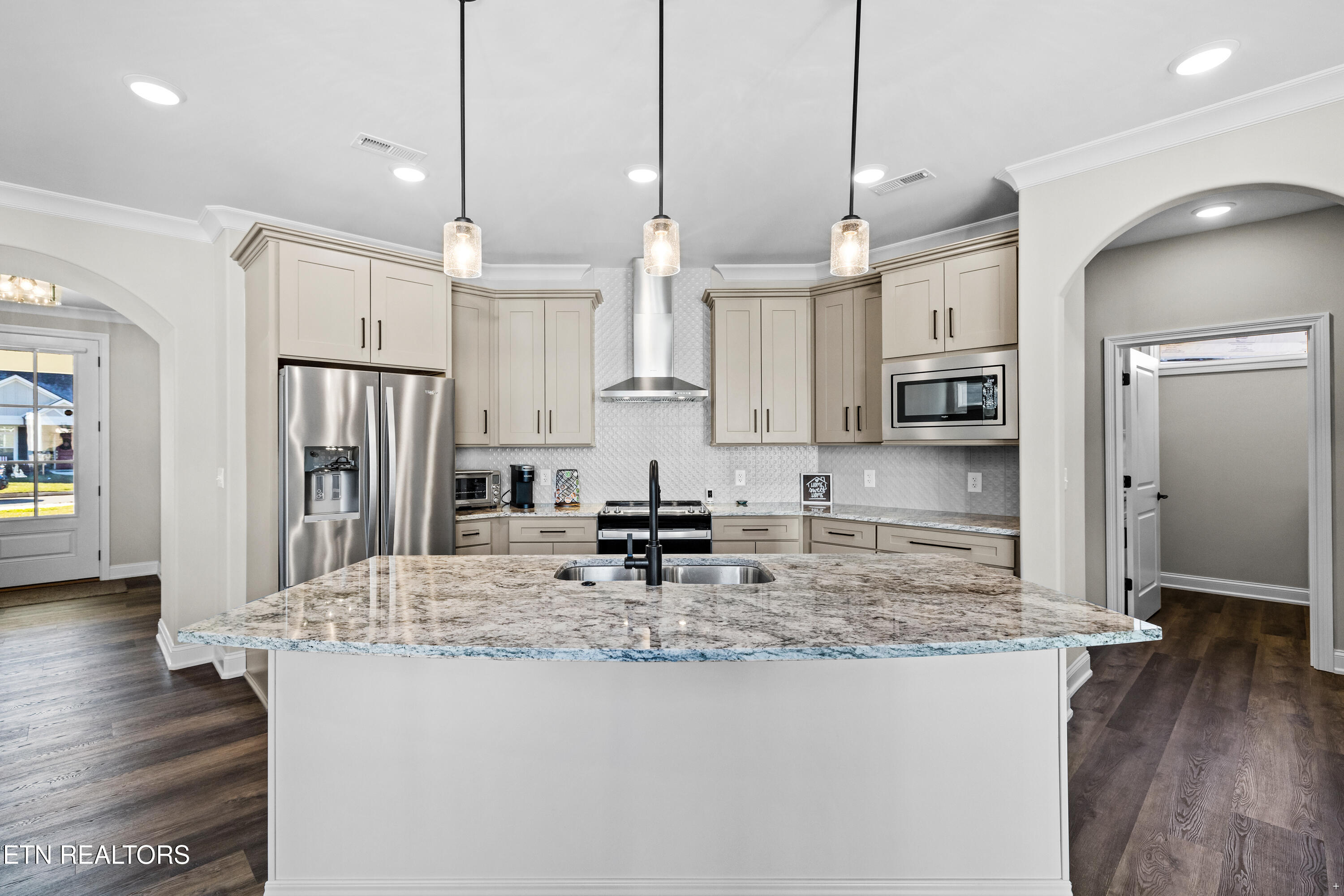 511 Chestnut Place Loudon, TN 37774 - Photo 2 of 23 Kitchen