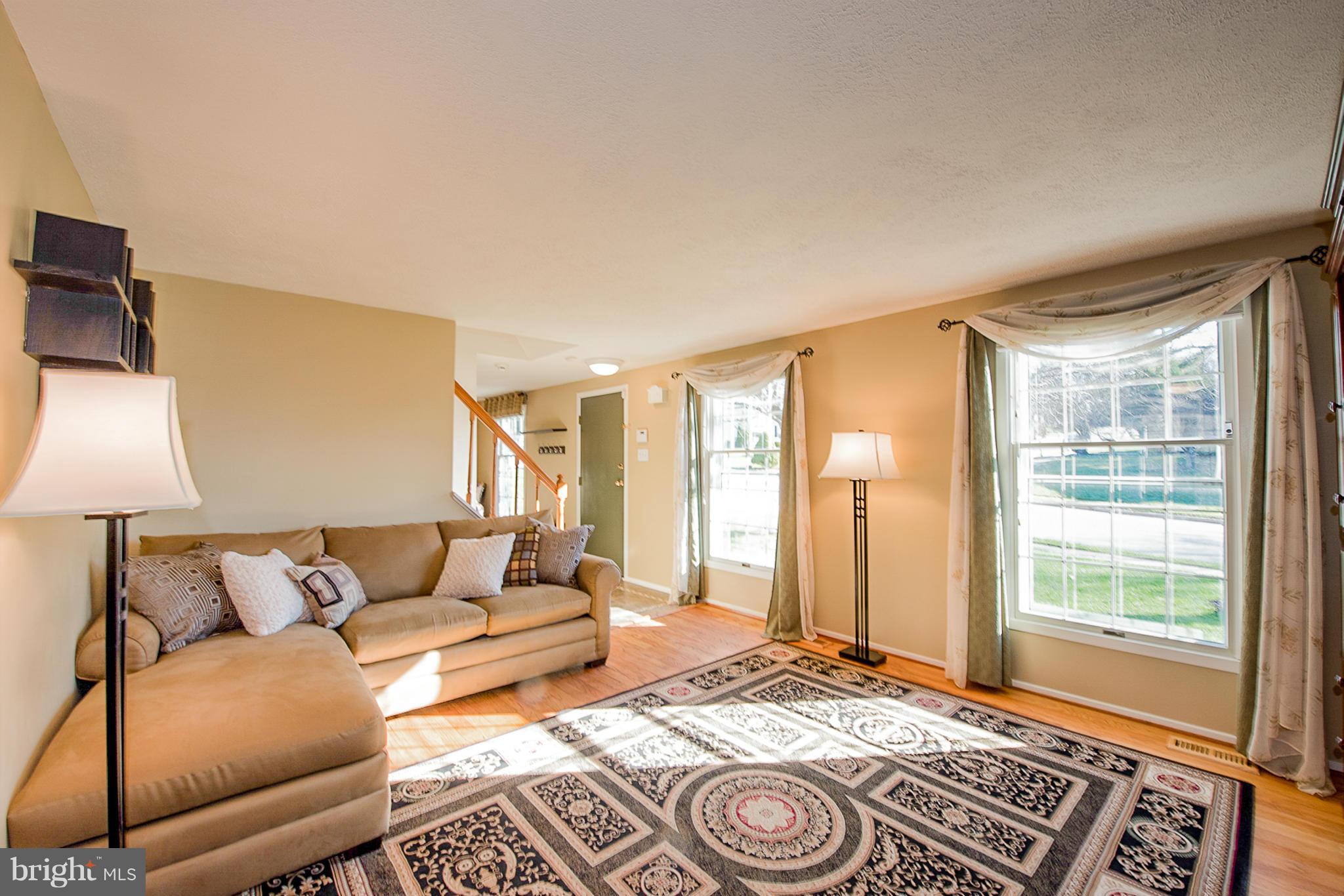 7312 Johnnycake Road Catonsville, MD 21228 - Photo 14 of 30 Living Room