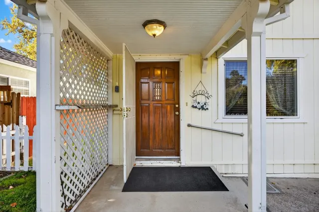 a view of a entryway door of the house