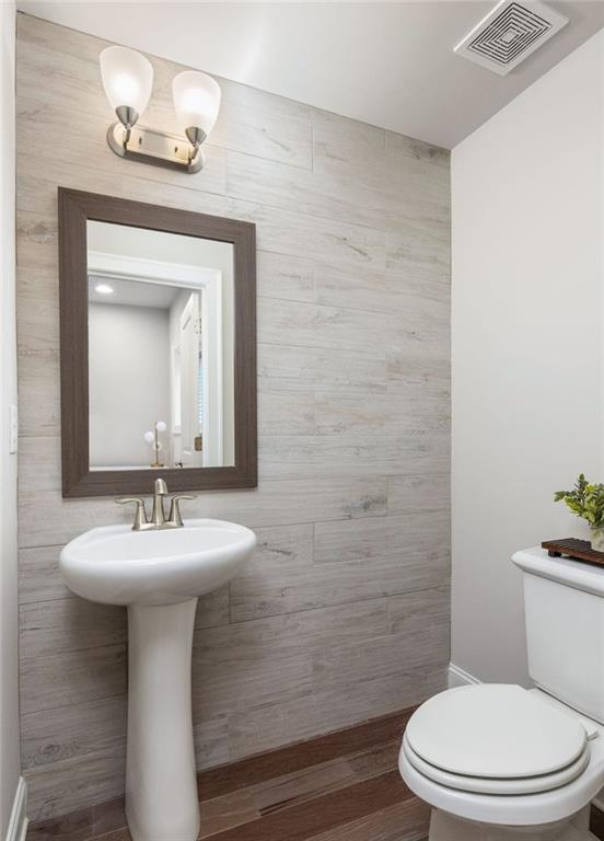 4751 Roswell Road Atlanta, GA 30342 - Photo 14 of 36 a bathroom with a sink toilet and mirror