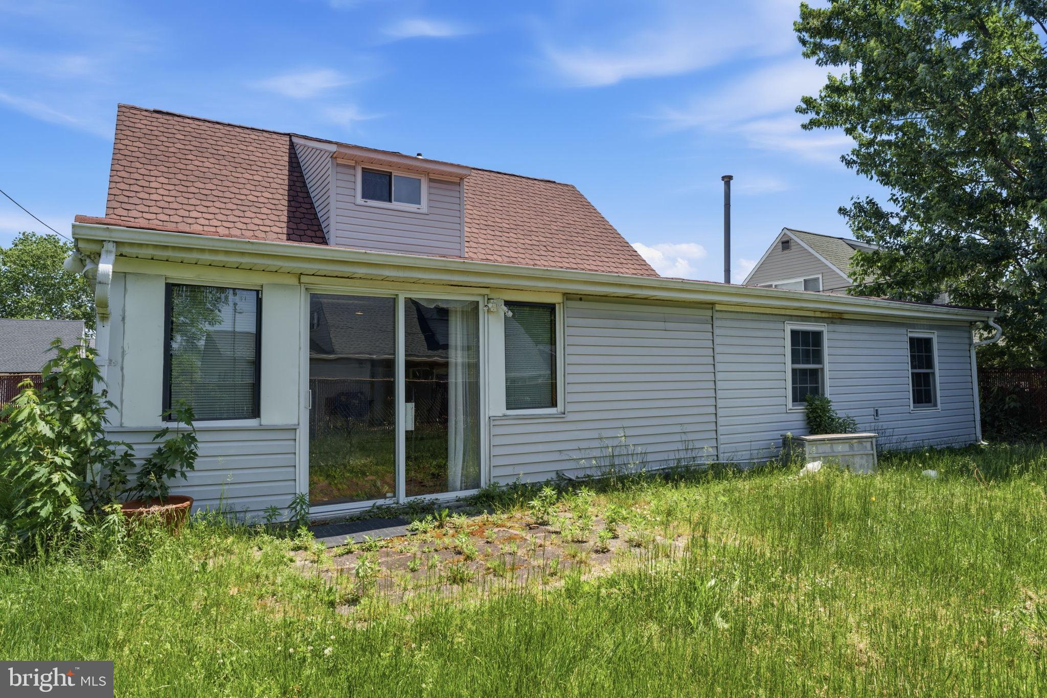 21 Iris Road Levittown, PA 19057 - Photo 28 of 32 Rear