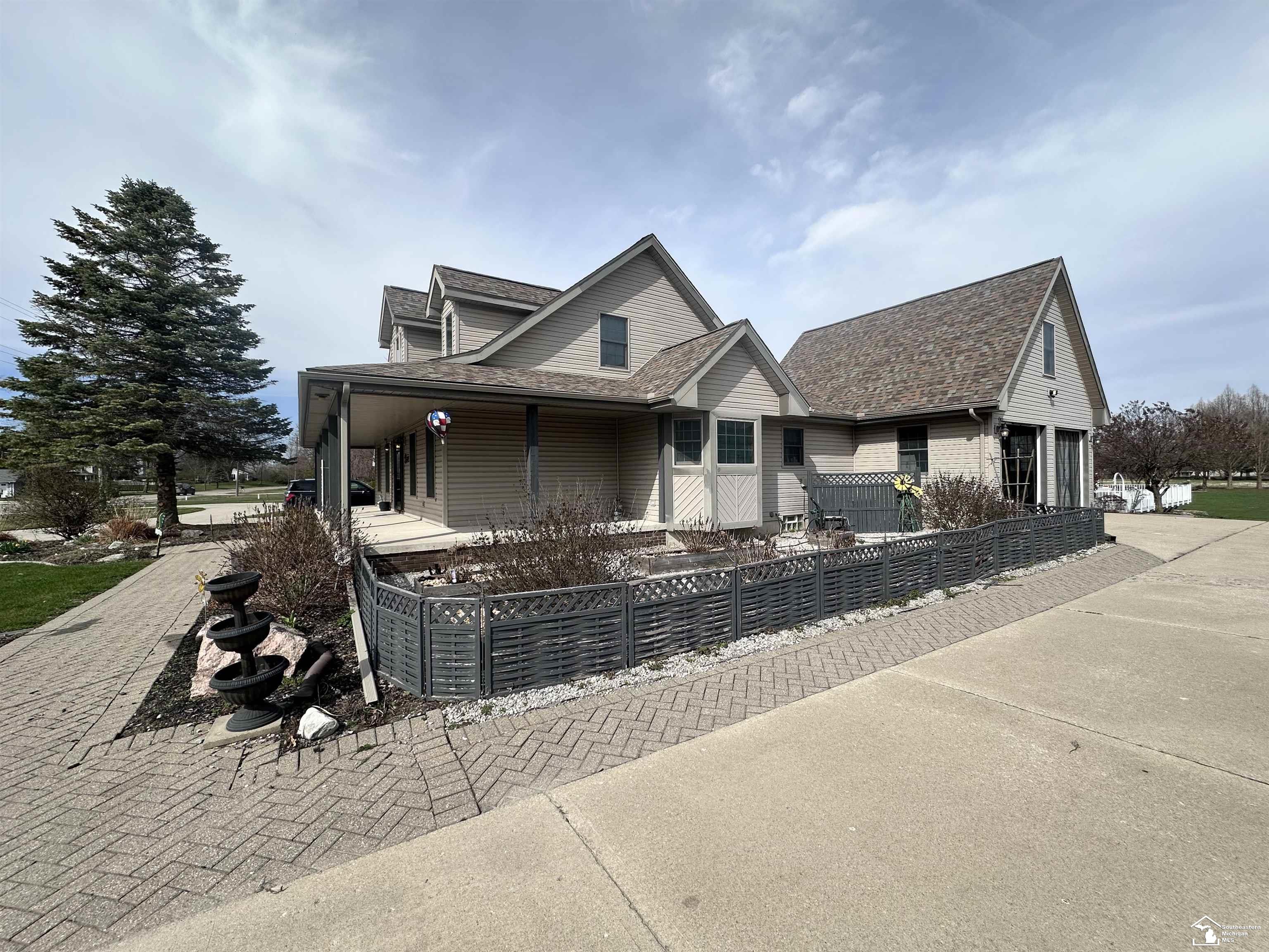 27401 Arsenal Road Flat Rock, MI 48134 - Photo 3 of 23