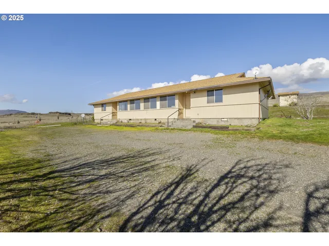 $395,000 | 8415-8417 Highway 14, Dallesport, WA 98617