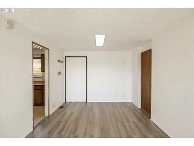 $395,000 | 8415-8417 Highway 14, Dallesport, WA 98617