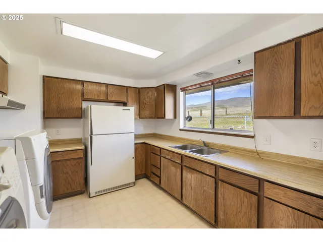 $395,000 | 8415-8417 Highway 14, Dallesport, WA 98617