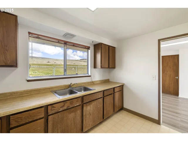 $395,000 | 8415-8417 Highway 14, Dallesport, WA 98617