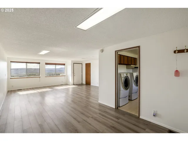 $395,000 | 8415-8417 Highway 14, Dallesport, WA 98617