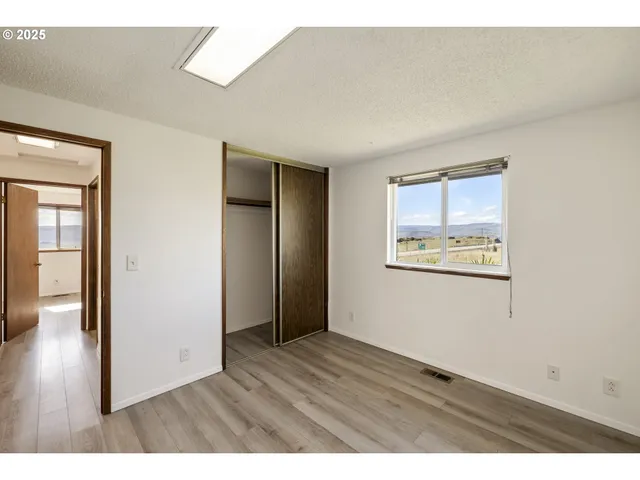 $395,000 | 8415-8417 Highway 14, Dallesport, WA 98617