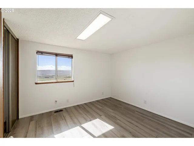 $395,000 | 8415-8417 Highway 14, Dallesport, WA 98617