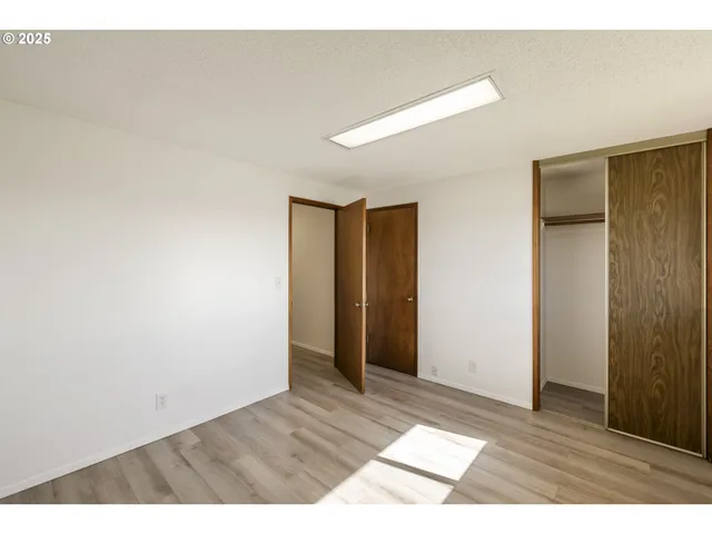 $395,000 | 8415-8417 Highway 14, Dallesport, WA 98617