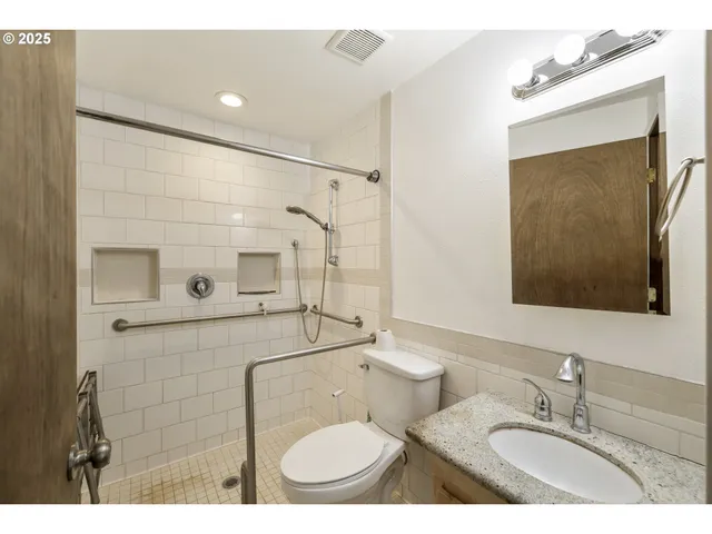 $395,000 | 8415-8417 Highway 14, Dallesport, WA 98617