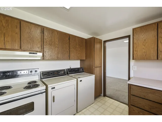 $395,000 | 8415-8417 Highway 14, Dallesport, WA 98617