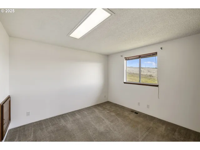 $395,000 | 8415-8417 Highway 14, Dallesport, WA 98617