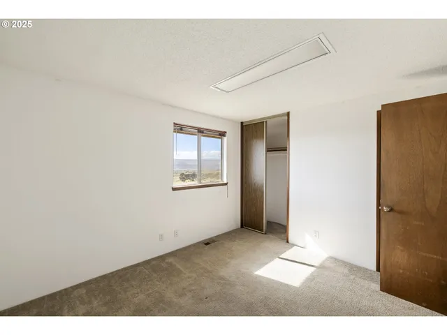 $395,000 | 8415-8417 Highway 14, Dallesport, WA 98617