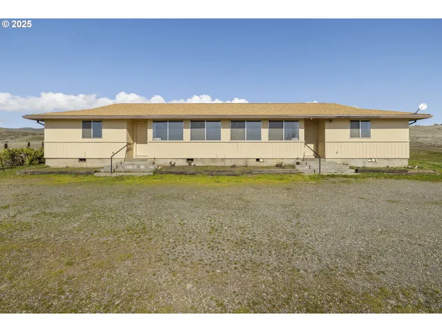 $395,000 | 8415-8417 Highway 14, Dallesport, WA 98617