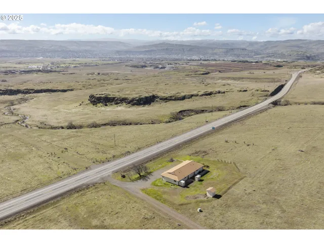 $395,000 | 8415-8417 Highway 14, Dallesport, WA 98617