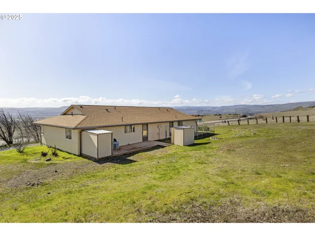 $395,000 | 8415-8417 Highway 14, Dallesport, WA 98617