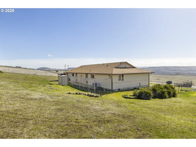 $395,000 | 8415-8417 Highway 14, Dallesport, WA 98617