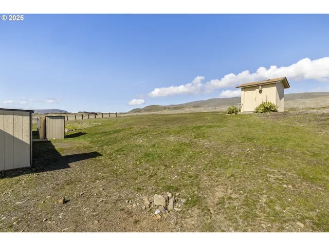 $395,000 | 8415-8417 Highway 14, Dallesport, WA 98617