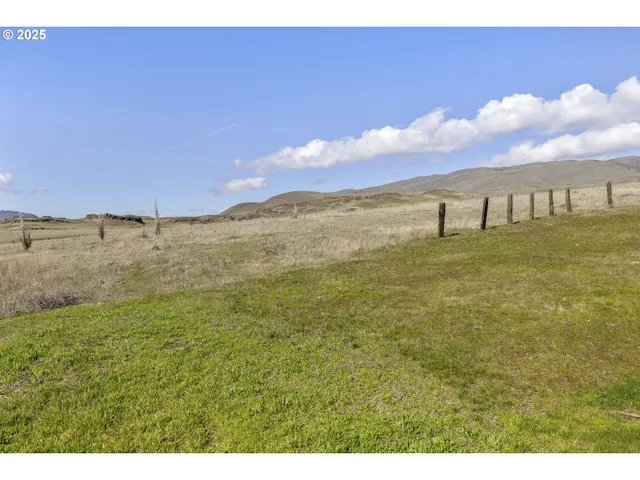 $395,000 | 8415-8417 Highway 14, Dallesport, WA 98617