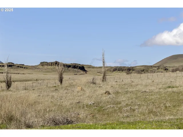 $395,000 | 8415-8417 Highway 14, Dallesport, WA 98617