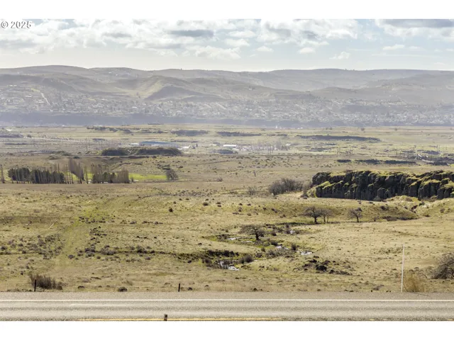 $395,000 | 8415-8417 Highway 14, Dallesport, WA 98617