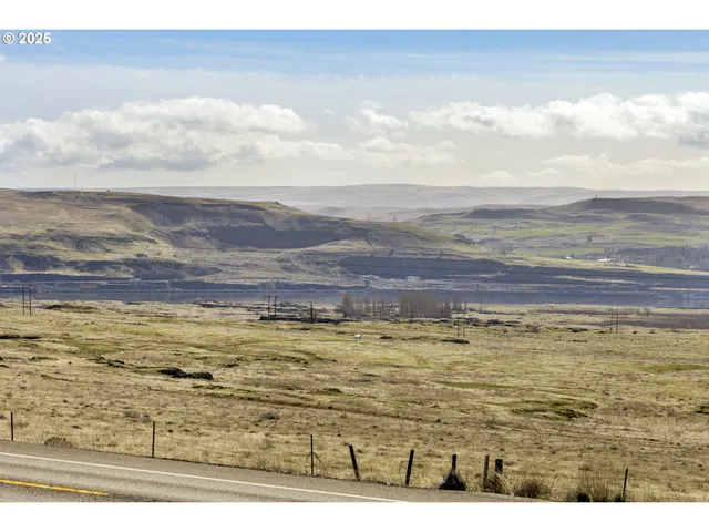 $395,000 | 8415-8417 Highway 14, Dallesport, WA 98617