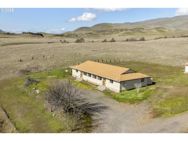 $395,000 | 8415-8417 Highway 14, Dallesport, WA 98617