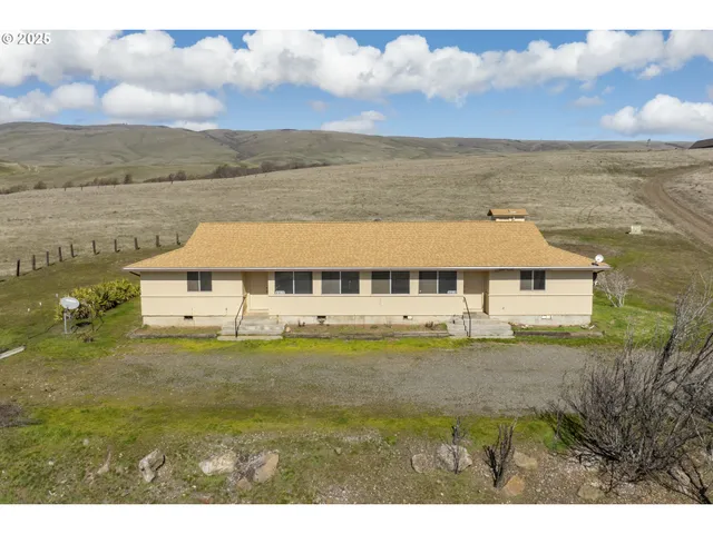 $395,000 | 8415-8417 Highway 14, Dallesport, WA 98617