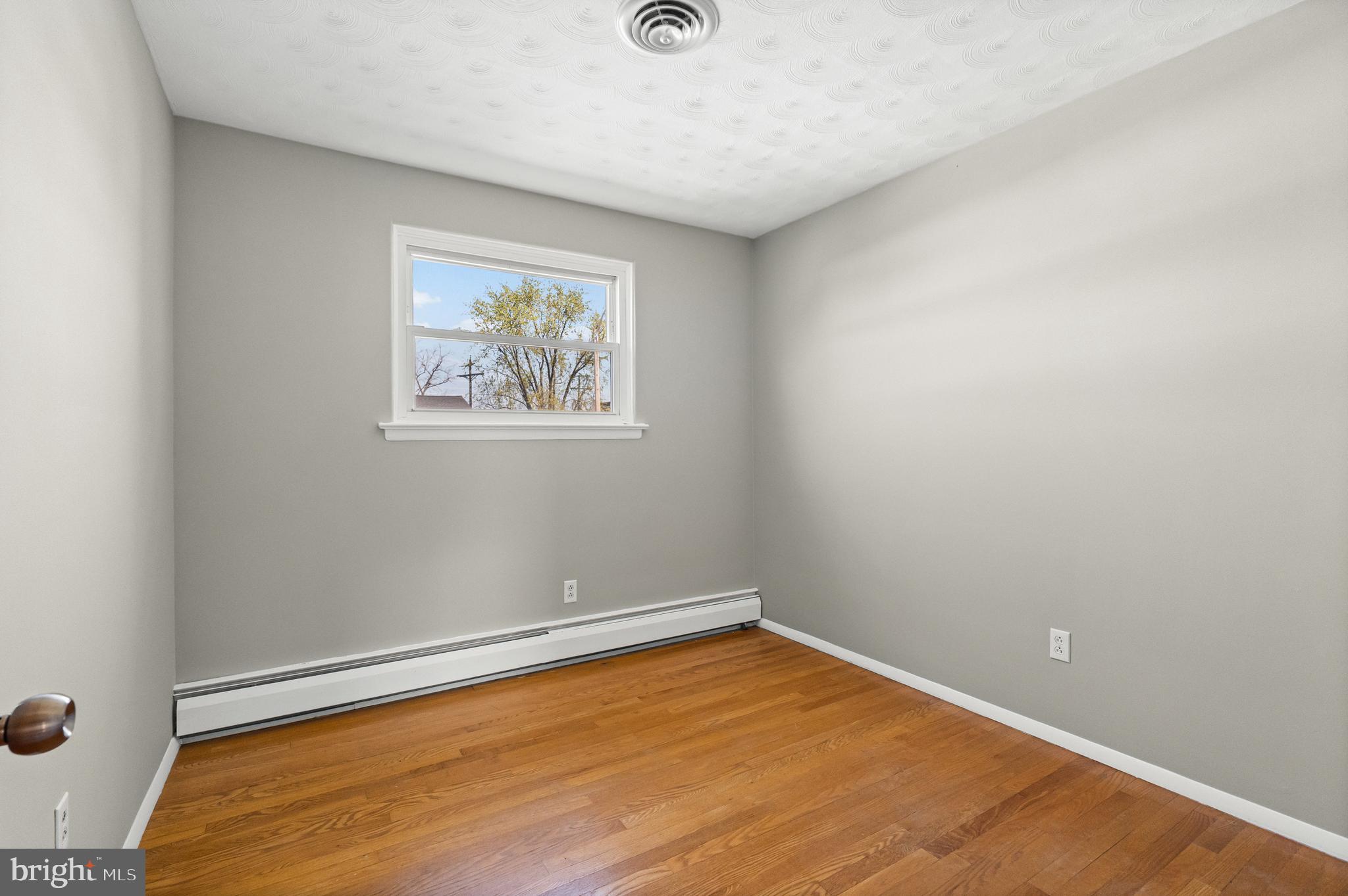 982 Marbrook Lane York, PA 17404 - Photo 15 of 26 3rd bedroom