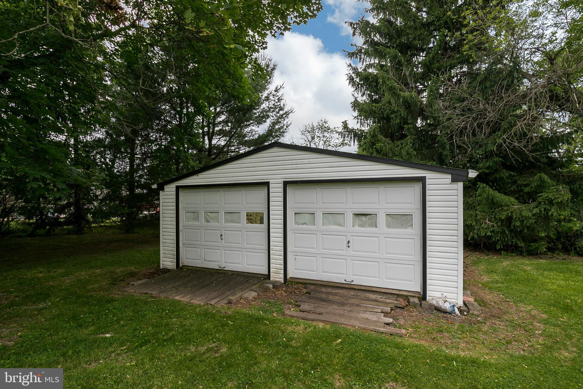 805 South Lewis Road Royersford, PA 19468 - Photo 6 of 26 2 car garage