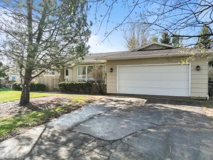 $349,900 | 1718 Hillcrest Drive, Lake Geneva, WI 53147