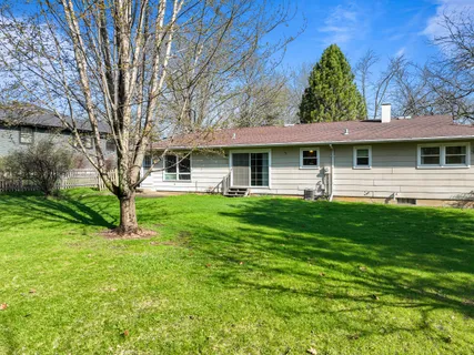 $349,900 | 1718 Hillcrest Drive, Lake Geneva, WI 53147