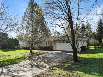 $349,900 | 1718 Hillcrest Drive, Lake Geneva, WI 53147