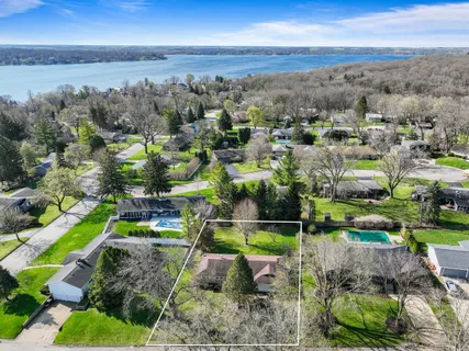 $349,900 | 1718 Hillcrest Drive, Lake Geneva, WI 53147