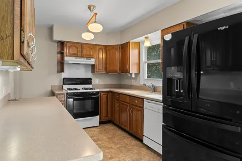 $349,900 | 1718 Hillcrest Drive, Lake Geneva, WI 53147