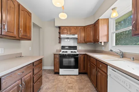 $349,900 | 1718 Hillcrest Drive, Lake Geneva, WI 53147