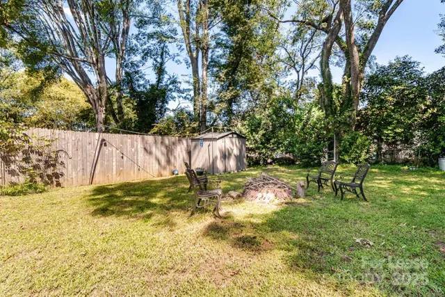 $2,800 | 817 East 17th Street, Charlotte, NC 28205