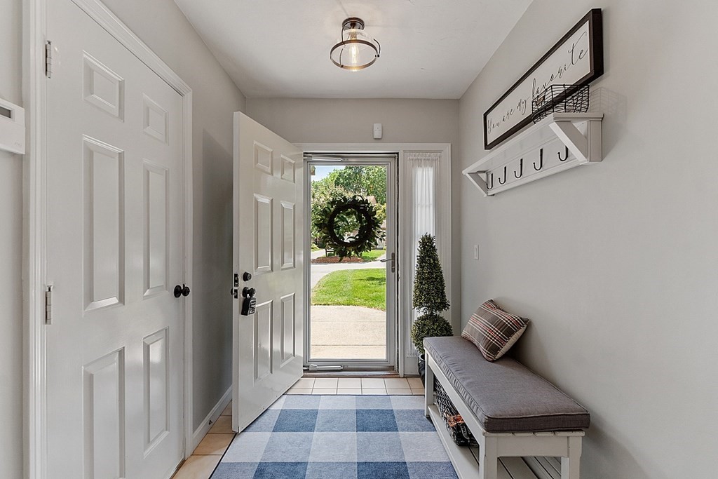 913 Ridgefield Circle, Unit B Clinton, MA 01510 - Photo 2 of 36 Gallery Image 2