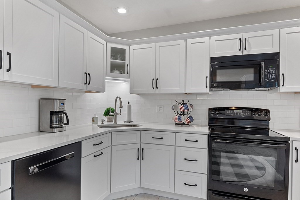 913 Ridgefield Circle, Unit B Clinton, MA 01510 - Photo 6 of 36 Gallery Image 6