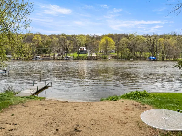 $250,000 | 1414 North Harrison Street, Algonquin, IL 60102